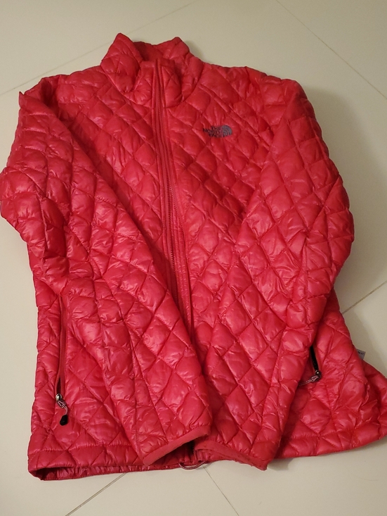 The North Face Jackets & Blazers - The North Face Women's Red Diamond-Quilt Puffer Jacket